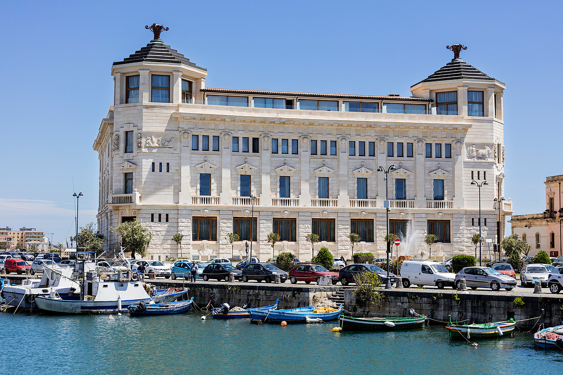 Postgebäude, Hafen, Syrakus, Sizilien, Italien