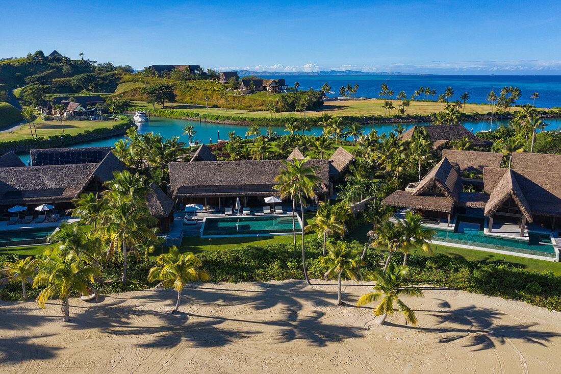 Luftaufnahme von Residence Villa Unterkünften im Six Senses Fiji Resort, Malolo Island, Mamanuca Group, Fidschi-Inseln, Südpazifik