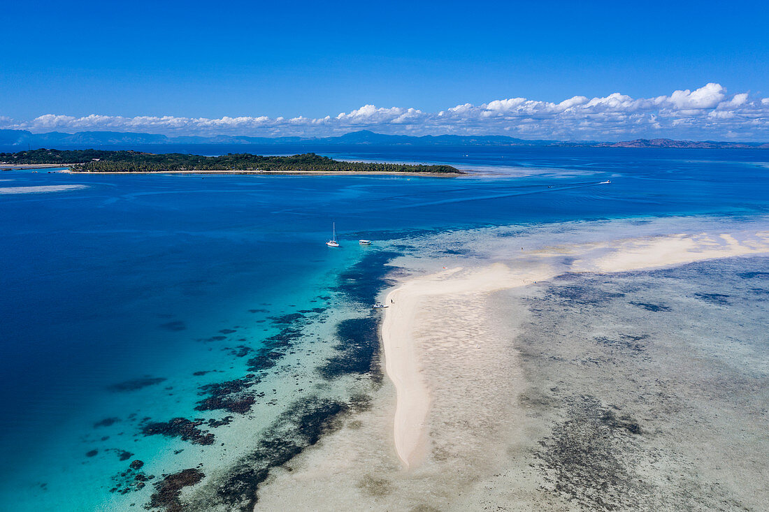 Luftaufnahme von Sandbank und Malolo Island, Malolo Island, Mamanuca Group, Fidschi-Inseln, Südpazifik