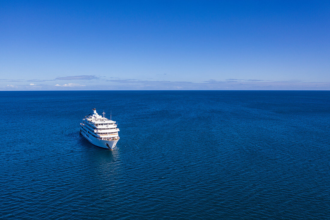 Aerial view of cruise ship MV Reef Endeavor (Captain Cook Cruises Fiji), Yaqeta, Yangetta Island, Yasawa Group, Fiji Islands, South Pacific