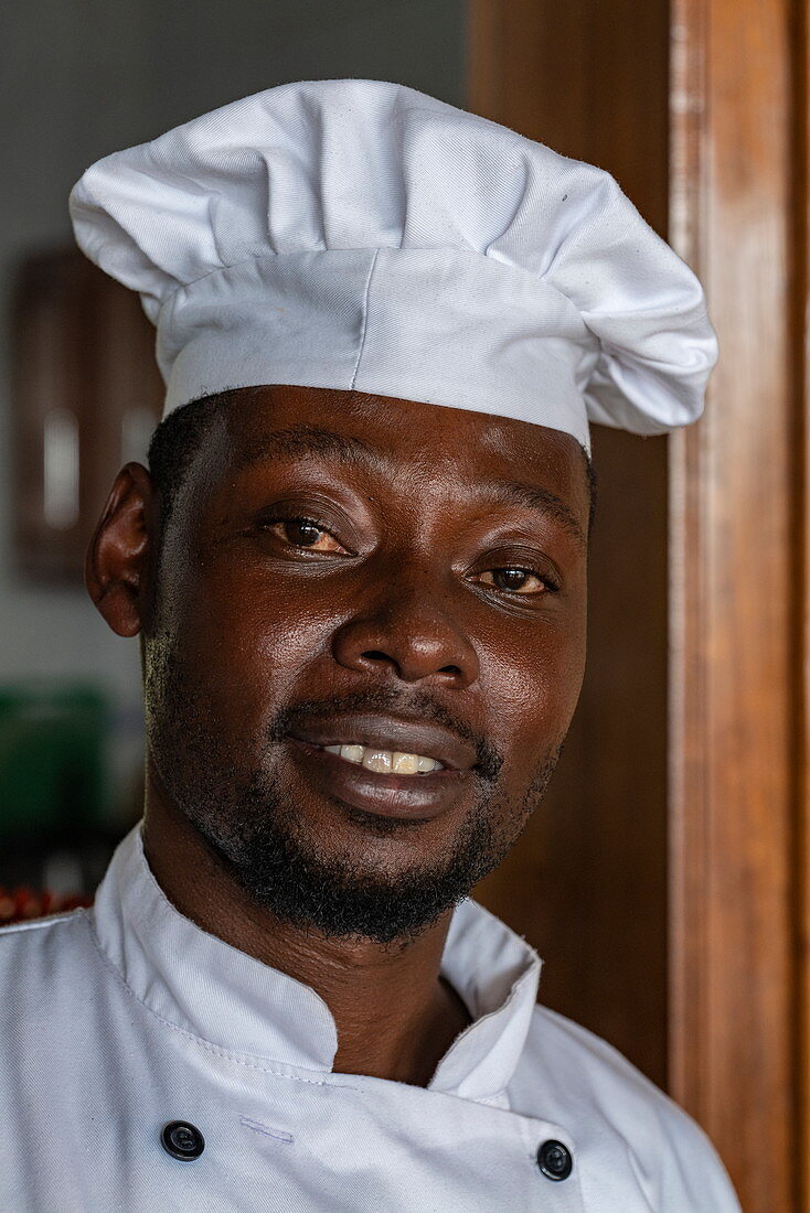 Friendly cook in the kitchen of the restaurant of the Rushel Lodge on the banks of Lake Kivu, Kinunu, Western Province, Rwanda, Africa