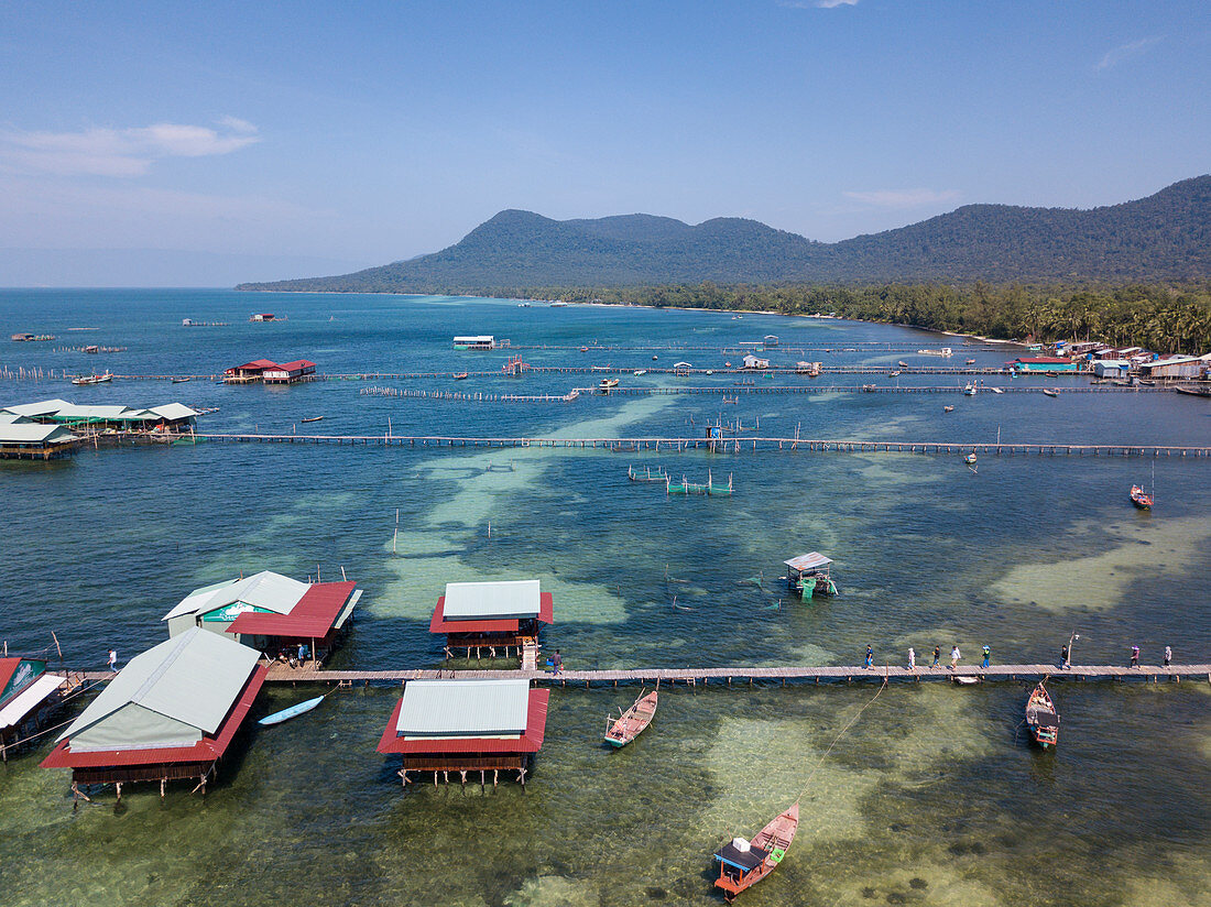 Luftaufnahme von schwimmenden Häusern und Restaurants, Rach Vem, Insel Phu Quoc, Kien Giang, Vietnam, Asien