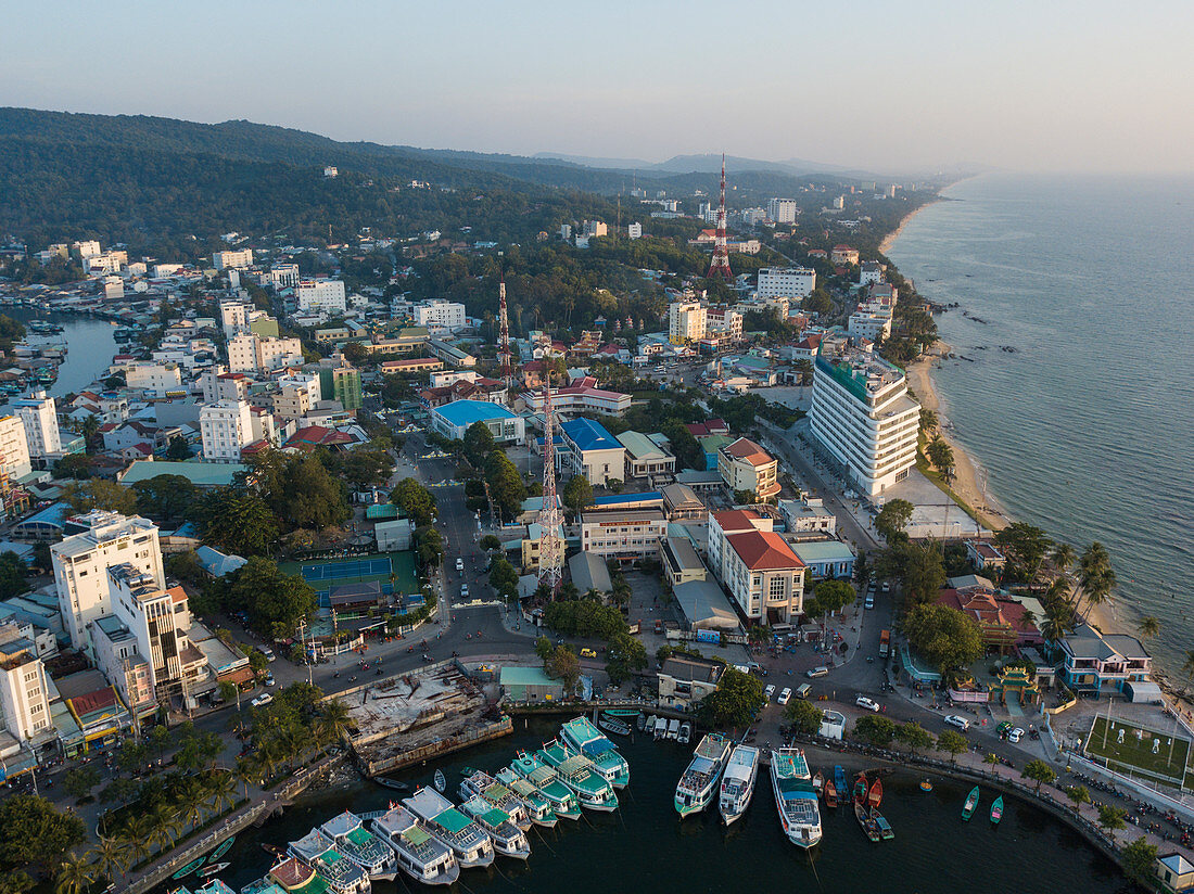 Luftaufnahme von Hafen und Innenstadt, Duong Dong, Insel Phu Quoc, Kien Giang, Vietnam, Asien