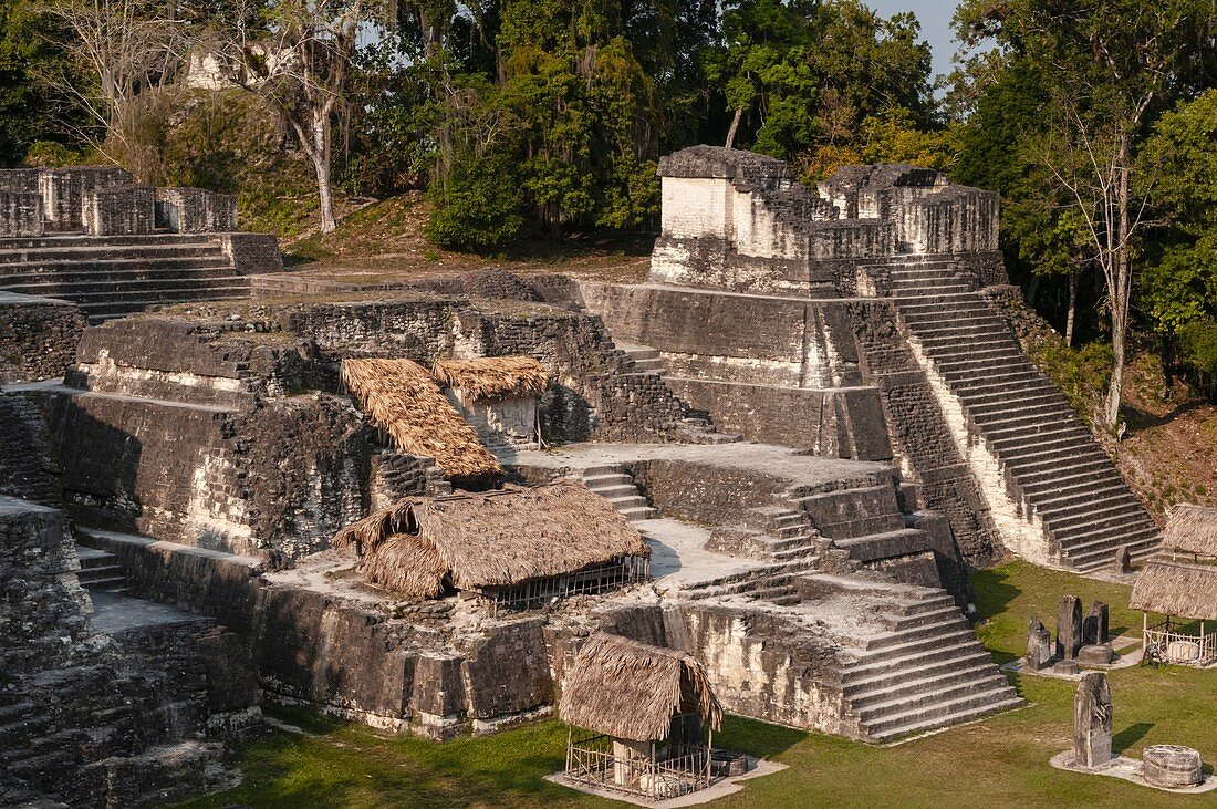 Nördliche Akropolis, archäologische Stätte der Maya von Tikal, Guatemala.