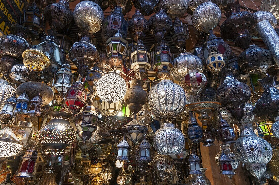 Laternen, Medina Souk, Marrakesch, Marokko.