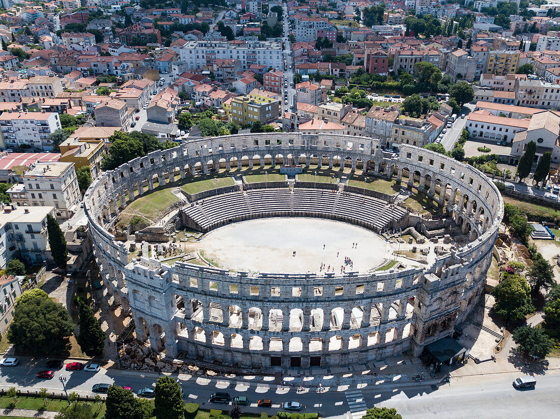Luftaufnahme vom römischen Amphitheater Pula Arena, Pula, Istrien, Kroatien, Europa