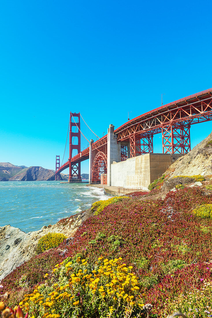 Ansicht der Golden Gate Bridge vom Bakery beach, San Francisco, Kalifornien, USA