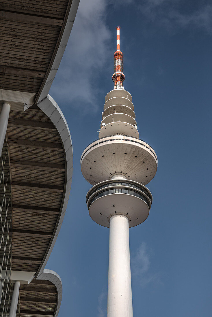 Blick auf den Fernsehturm in Hamburg, Deutschland