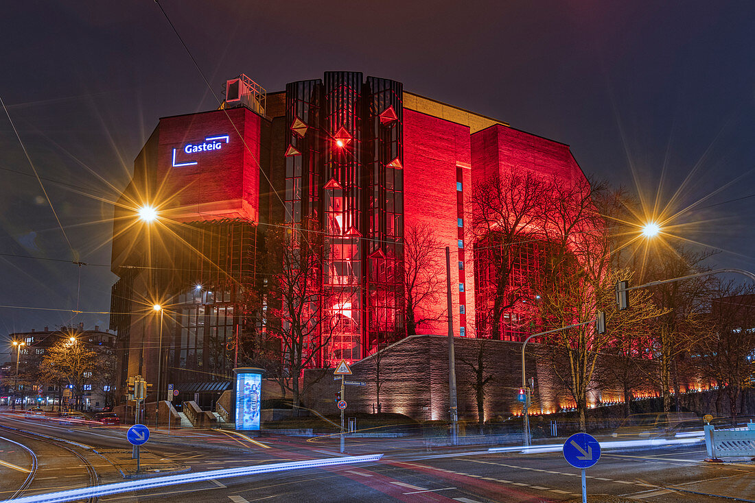 Gasteig mit roter Sonderbeleuchtung, München, Bayern, Deutschland