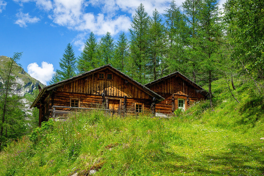 Historische Almhütten in Osttirol, Österreich, Europa