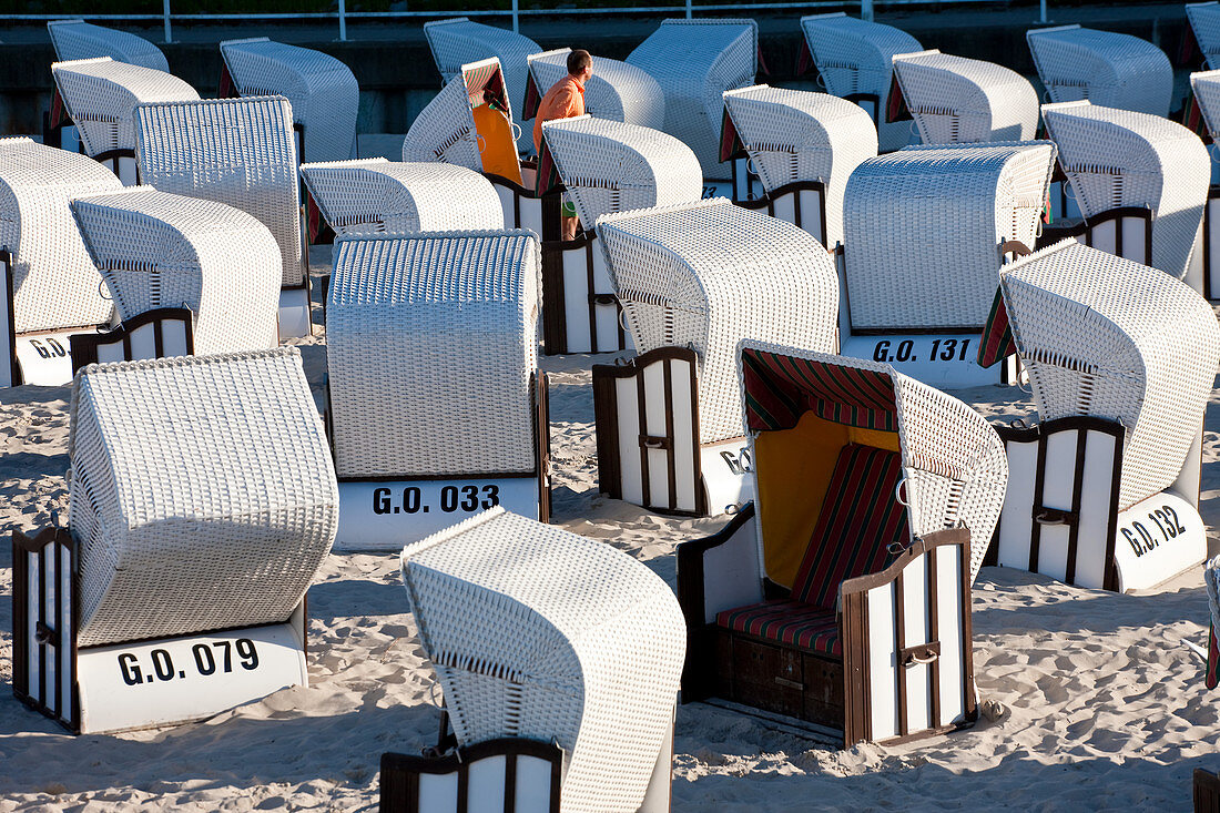 Strandkörbe geflochtene Sitze, Sellin, Insel Rugen, Ostseeküste, Mecklenburg-Vorpommern, Deutschland