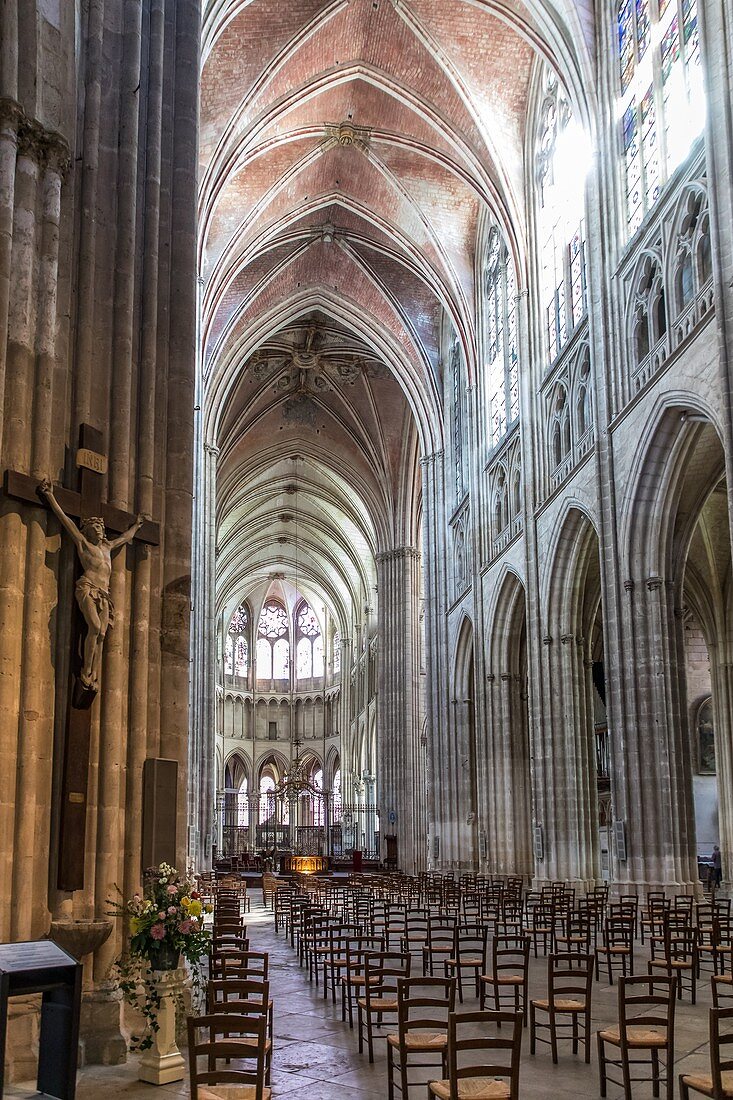 GOTHIC CHOIR IN THE SAINT-ETIENNE CATHEDRAL, AUXERRE, YONNE, BURGUNDY, FRANCE