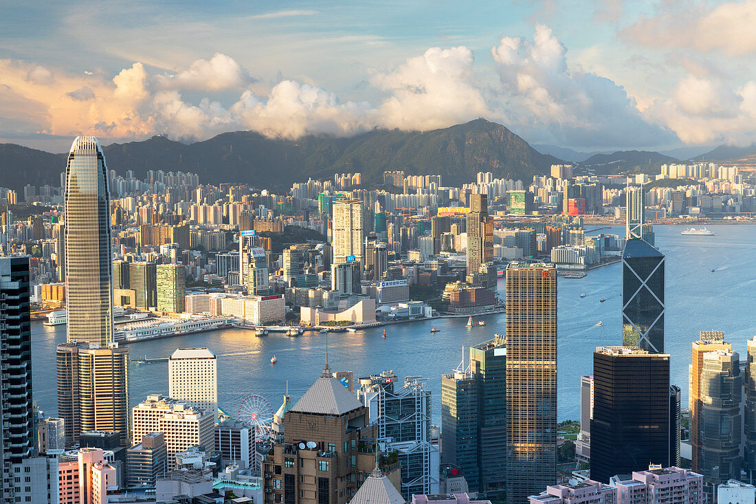 Skyline von Hong Kong Island und Kowloon, Hong Kong, China, Asien