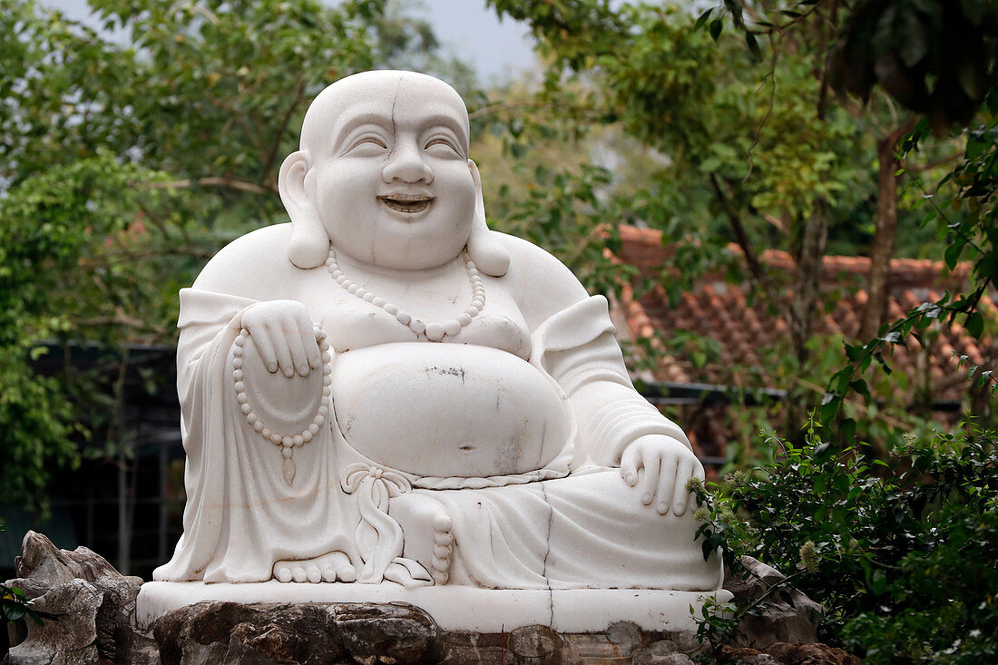 Thien Ung buddhistischer Tempel, lächelnder Maitreya Buddha, große glückliche Maitreya Buddha Statue, Quy Nhon, Vietnam, Indochina, Südostasien, Asien