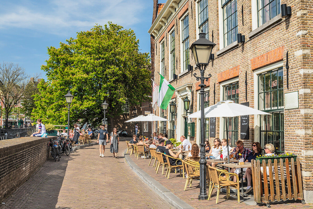 Street cafe, district of Delfshaven, Rotterdam, South Holland, Netherlands, Europe