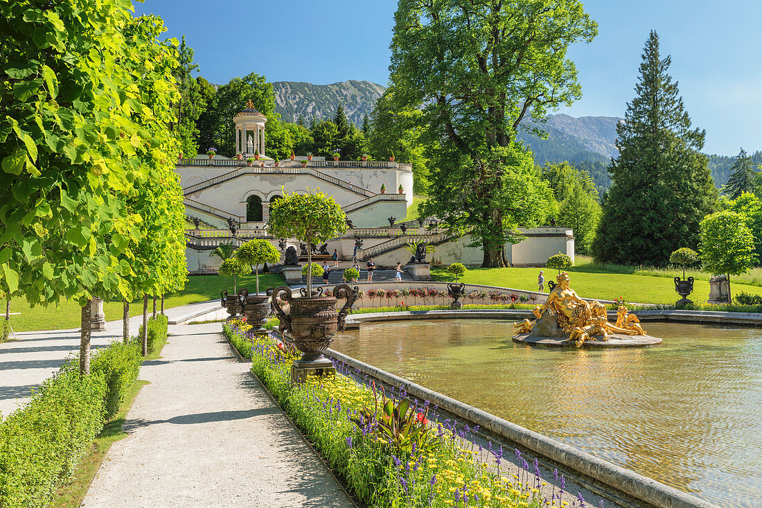 Wasserparterre und Treppe zum Venustempel, Schloss Linderhof, Werdenfelser Land, Bayerische Alpen, Oberbayern, Deutschland, Europa