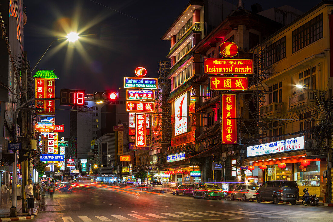 Yaowarat Road in Chinatown at night, Bangkok, Thailand, Southeast Asia, Asia