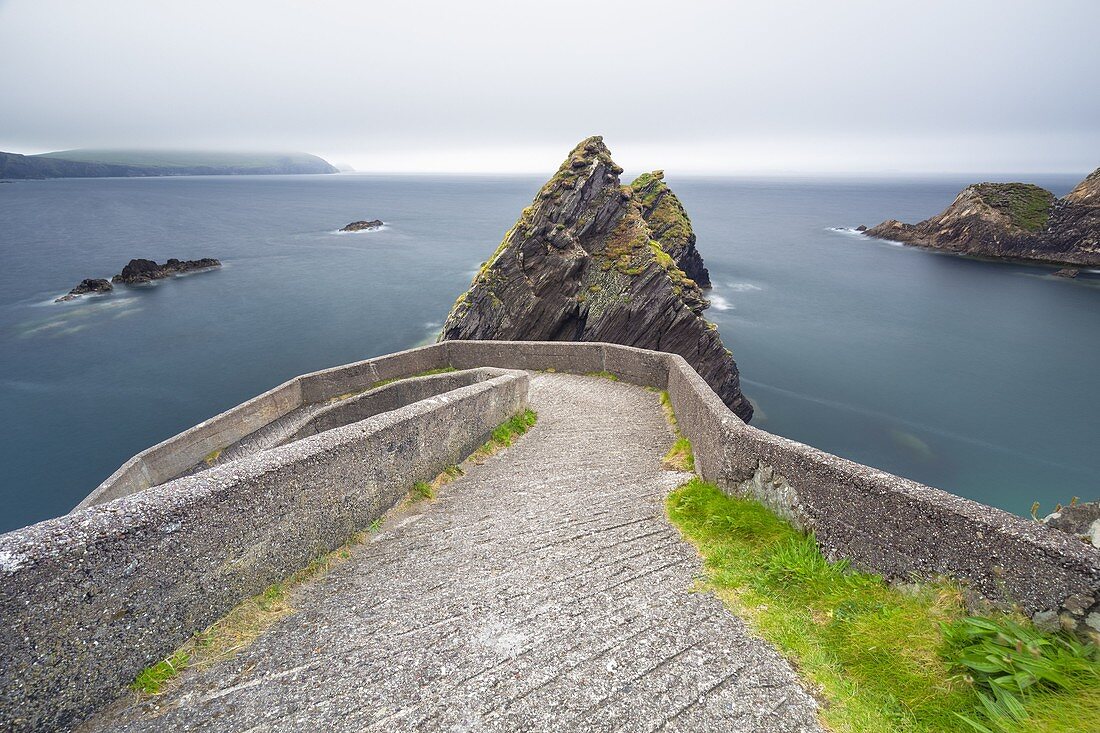 The stunning view of the Blasket islands from the Dunquin pier (Dún Chaoin). Dingle peninsula, County Kerry, Munster province, Ireland, Europe.