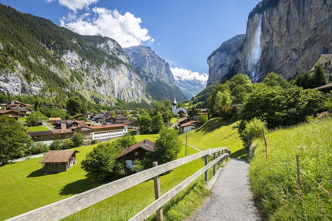 View of the trail that leads to the center of Lauterbrunnen village. Lauterbrunnen, Canton of Bern, Switzerland, Europe.