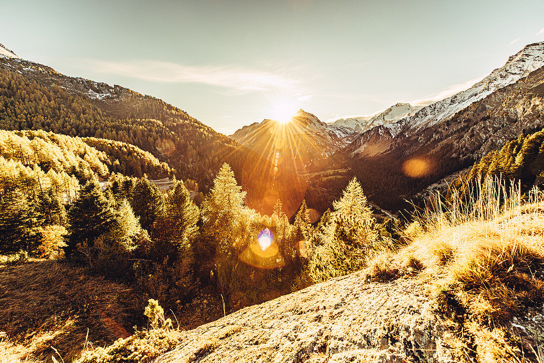 Sonnenuntergang über dem Maloja Pass, Engadin, Graubünden, Schweiz, Europa