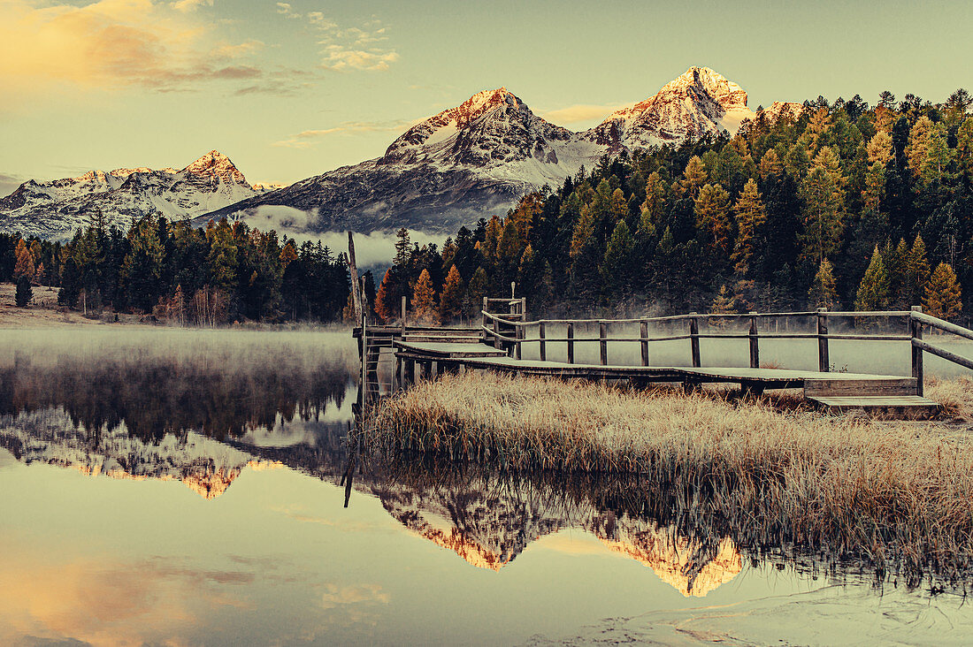 Morgenstimmung am Stazersee, Engadin, Graubünden, Schweiz, Europa