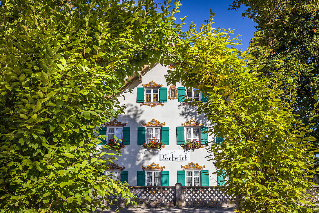 Dorfgasthaus in Unterammergau, Oberbayern, Allgäu, Bayern, Deutschland