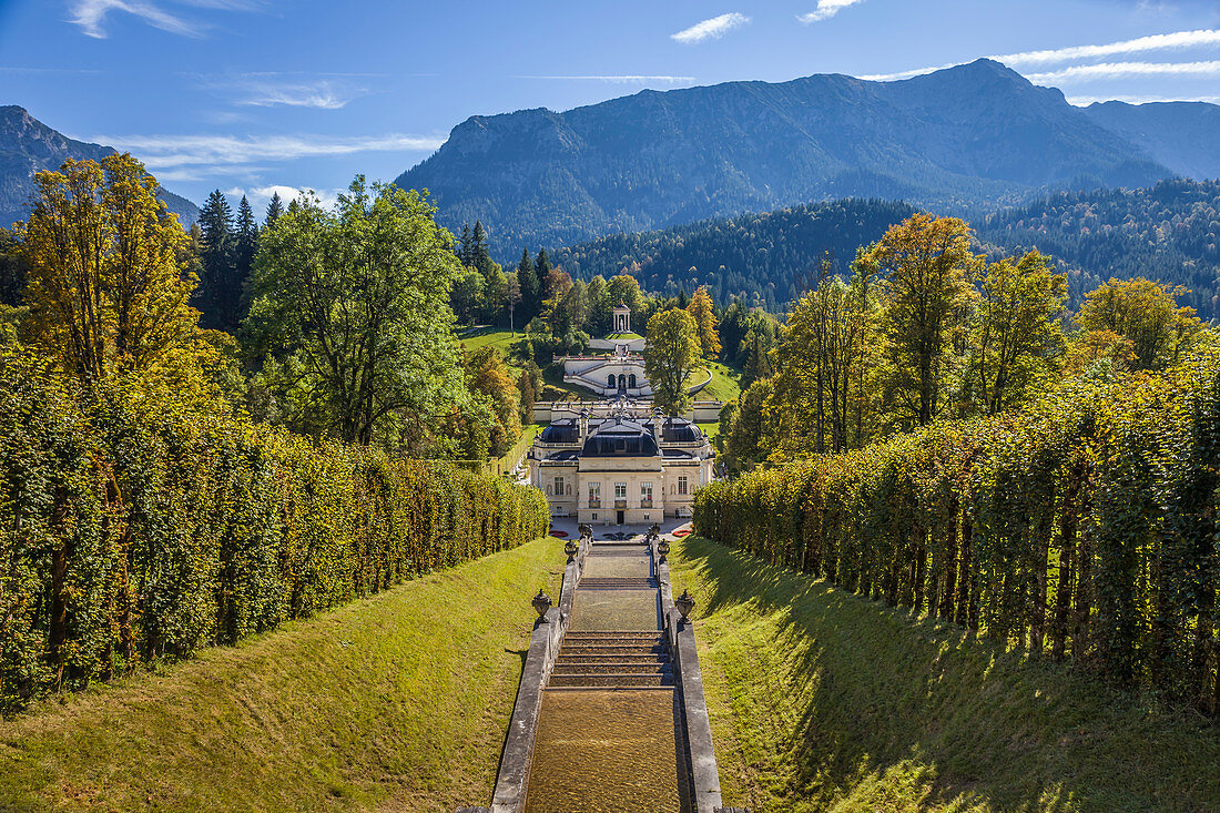 Kaskade im Park von Schloss Linderhof, Ettal, Allgäu, Bayern, Deutschland