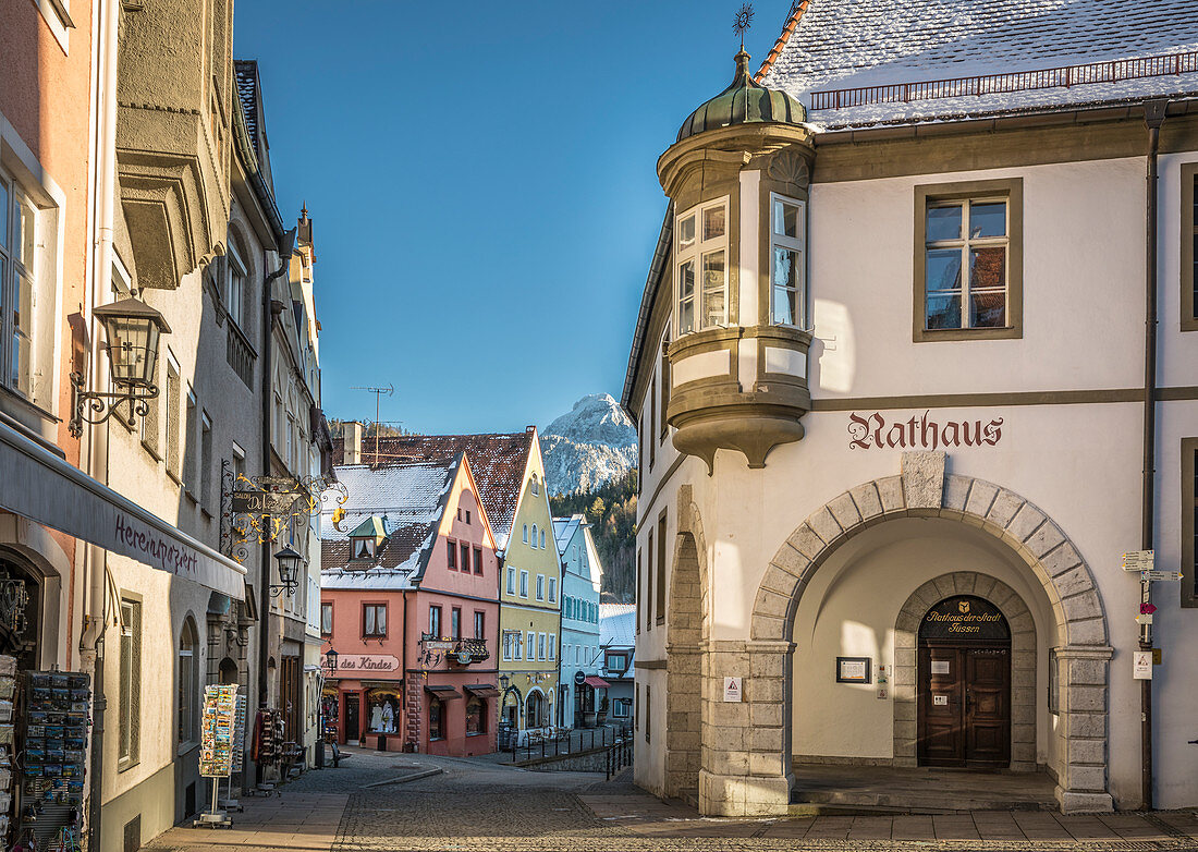 Historisches Rathaus in der Altstadt von Füssen, Allgäu, Bayern, Deutschland