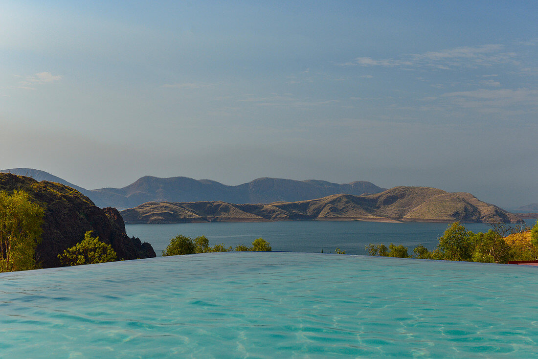 Infinity pool in front of the lake with mountains in the background, Lake Argyle, Western Australia, Australia