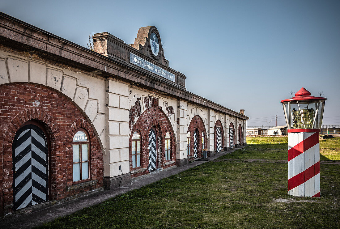 Blick auf die Wallanlagen des Fort Konstantin, Kronstadt Russland