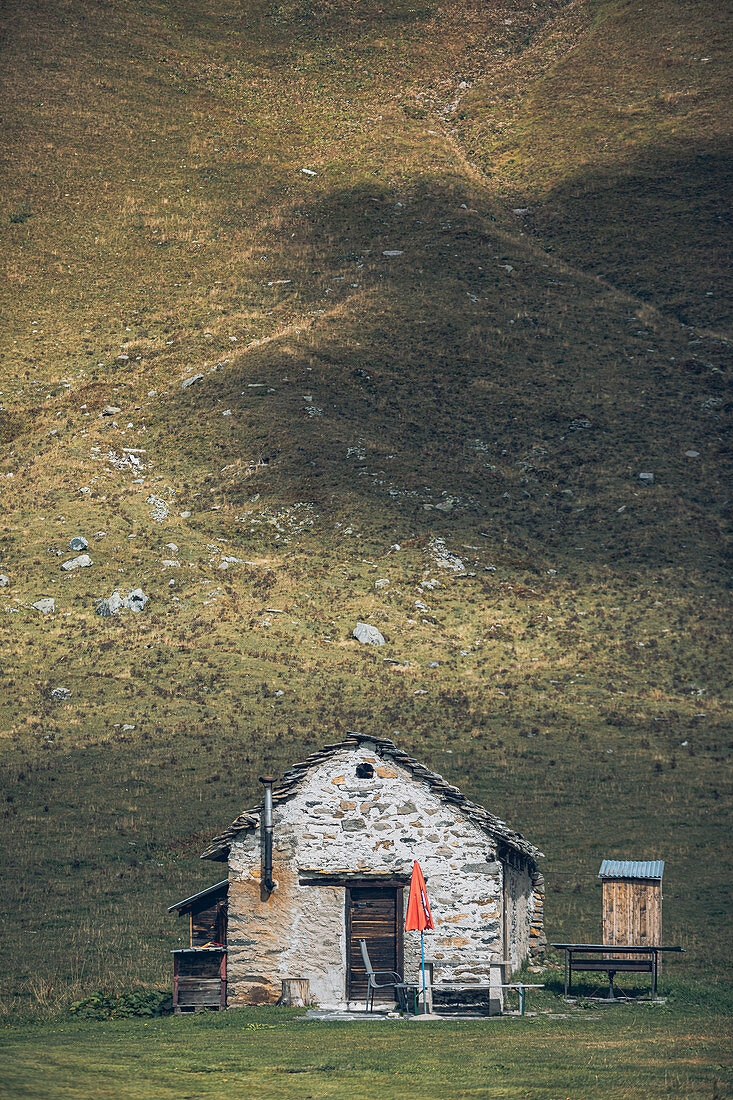 Haus im Gebirge, Schweiz, Tessin