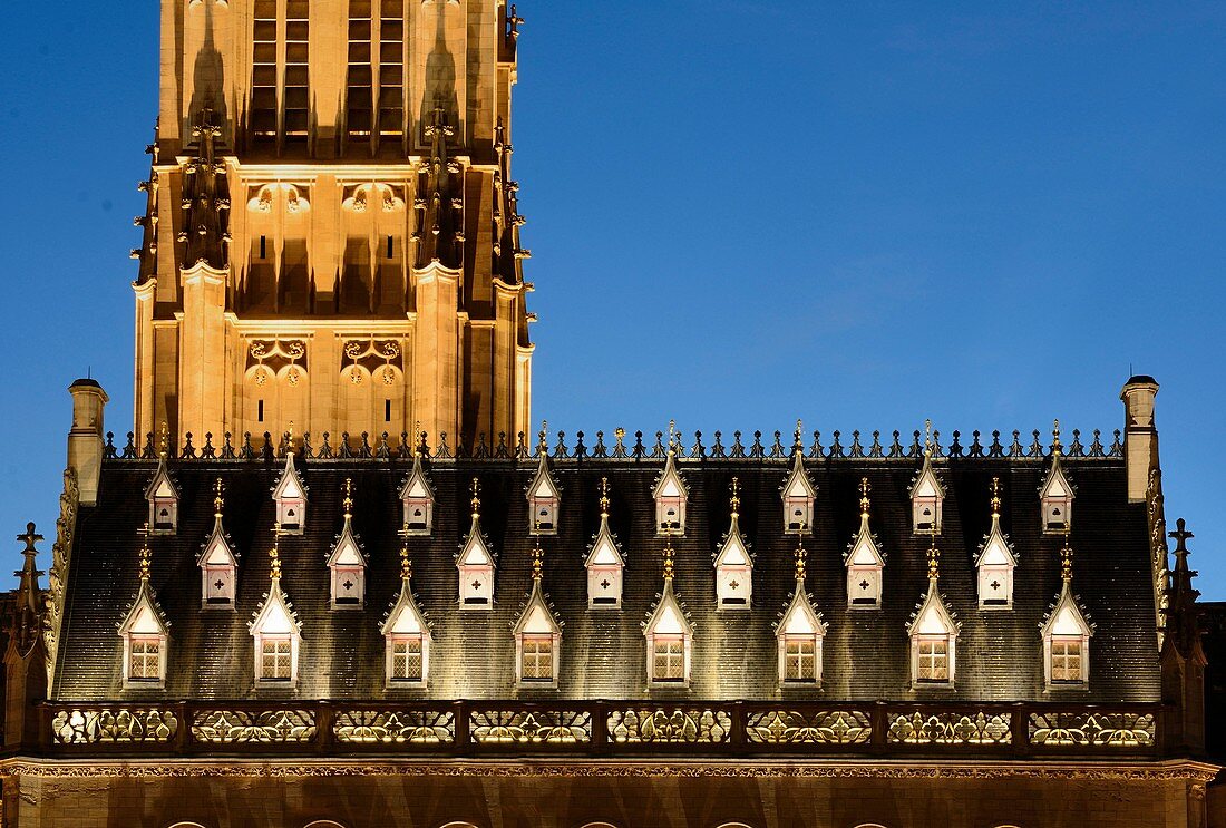 Frankreich, Pas de Calais, Arras, Place des Heros (Heldenplatz) und das von der UNESCO zum Weltkulturerbe gehörende Rathaus