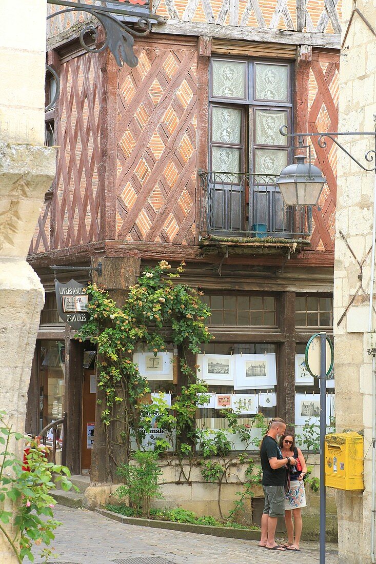 Frankreich, Indre et Loire, Loiretal, von der UNESCO zum Weltkulturerbe erklärt, Chinon, Ecke Grand Carroi Straße und Rue Haute Saint Maurice, Altstadt mit ihren Fachwerkhäusern