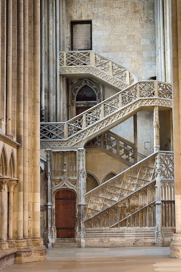 Frankreich, Seine Maritime, Rouen, Kathedrale Notre-Dame, Treppe der Buchhändler (Libraires), typisch für den gotischen Stil