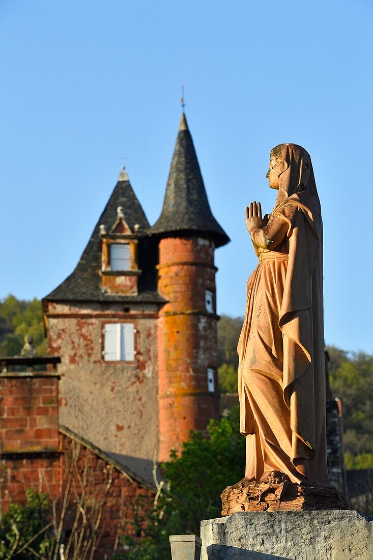 Frankreich, Correze, Collonges la Rouge, bezeichnet als Les Plus Beaux Villages de France (Die schönsten Dörfer Frankreichs), Dorf aus rotem Sandstein