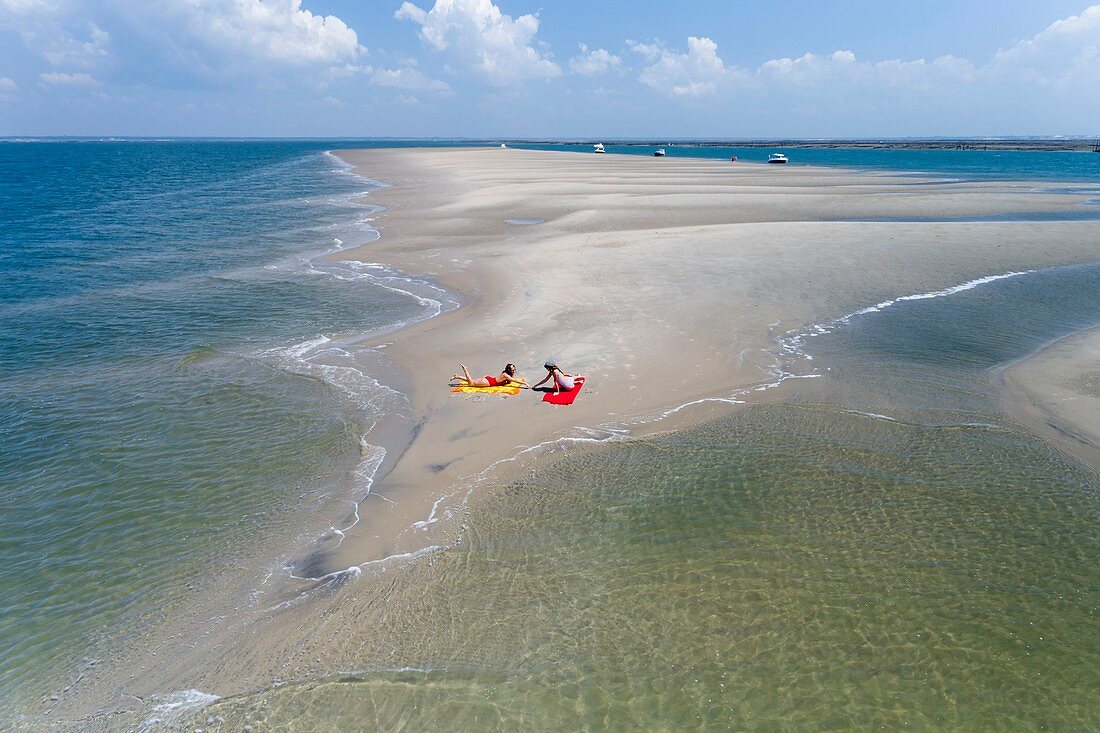 France, Gironde, Bassin d'Arcachon, sandbank at low tide along the Teychan channel (aerial view)