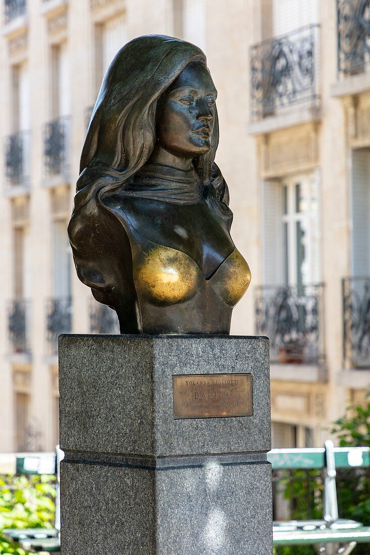 Frankreich, Paris, 18. Bezirk, Die Büste der Sängerin Dalida auf dem Dalida-Platz
