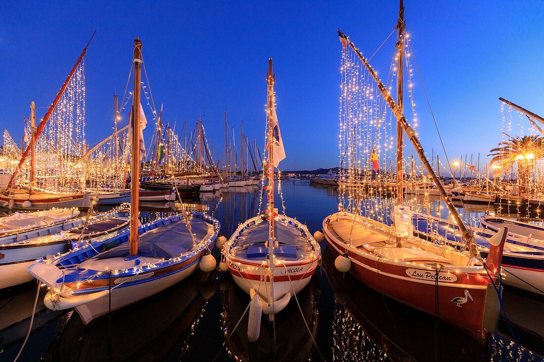 Frankreich, Var, Sanary sur Mer, der Hafen, Weihnachtsbeleuchtung