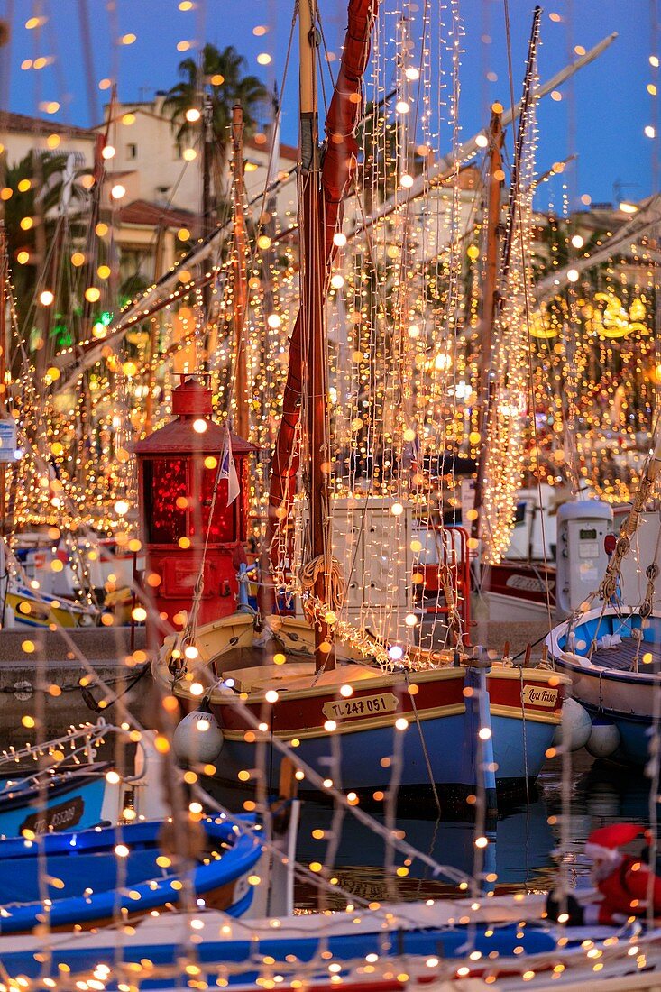 Frankreich, Var, Sanary sur Mer, der Hafen, Weihnachtsbeleuchtung