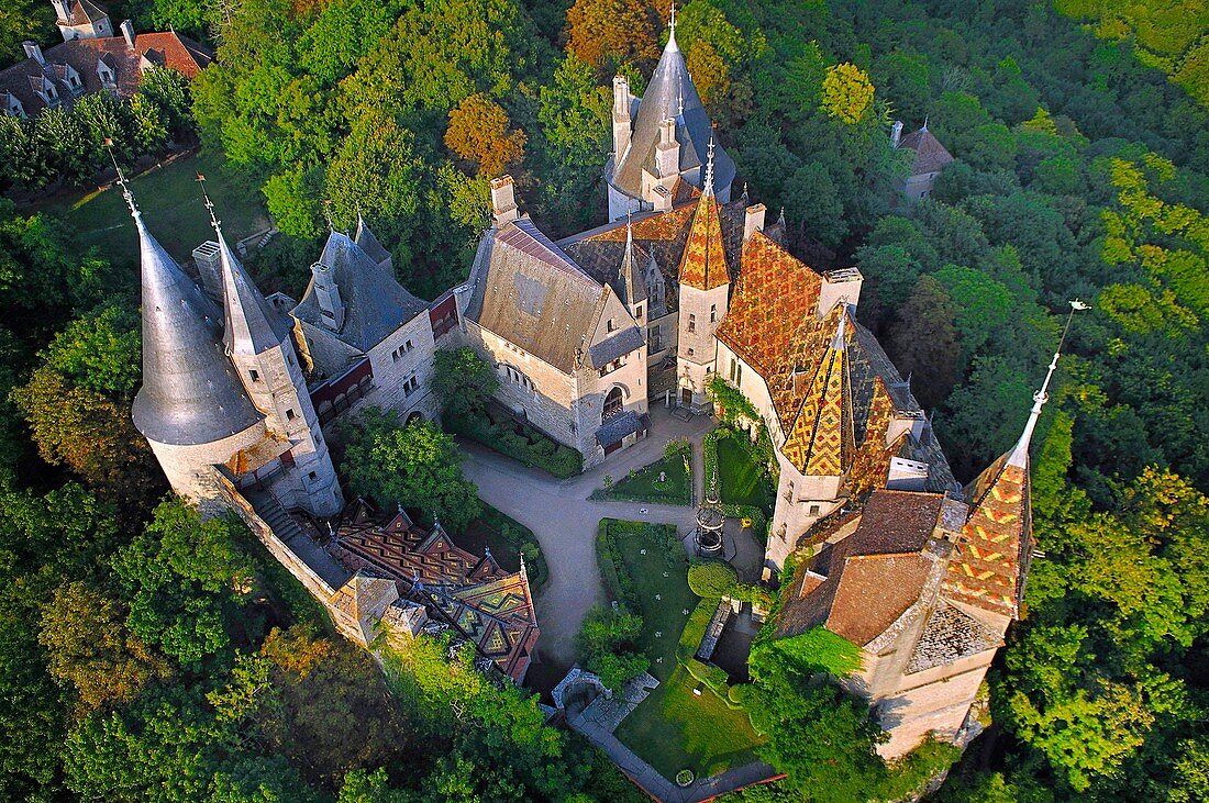 Frankreich, Côte d'Or, La Rochepot, die Burg (Luftaufnahme)