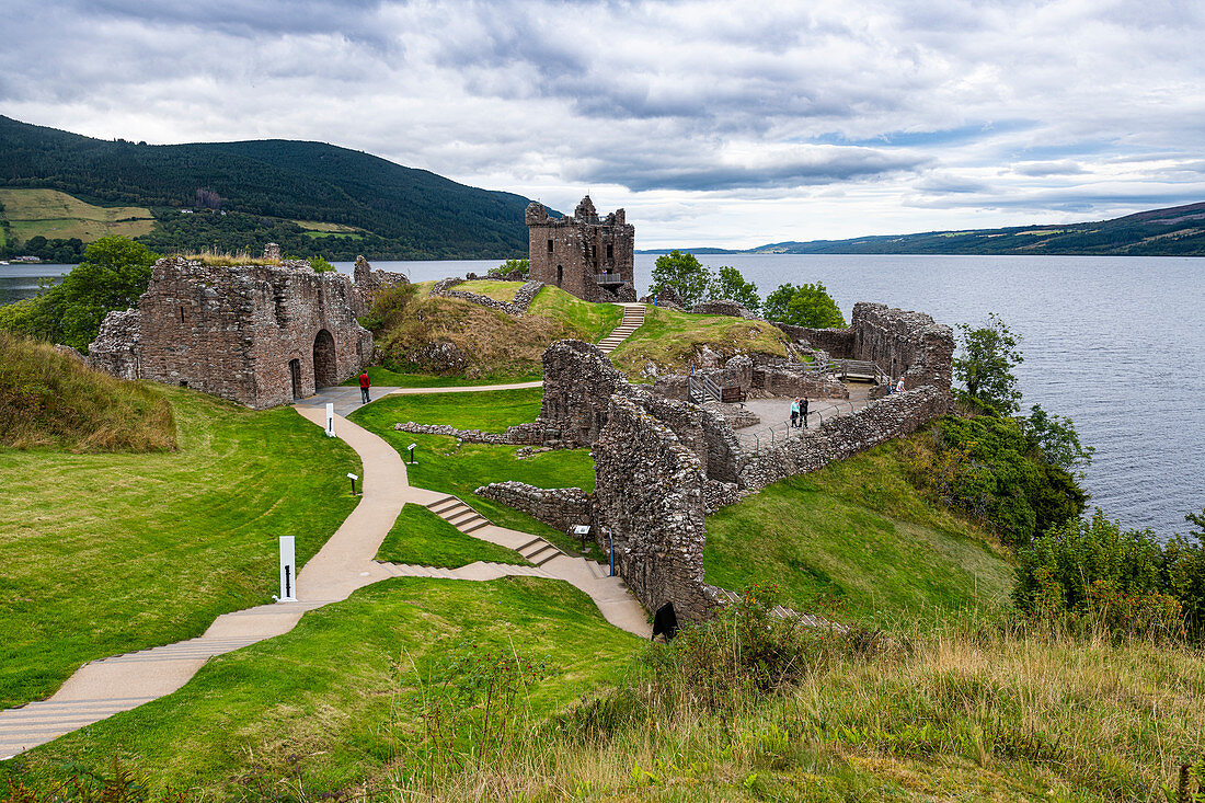 Urquhart Castle, Loch Ness, Hochland, Schottland, Vereinigtes Königreich, Europa