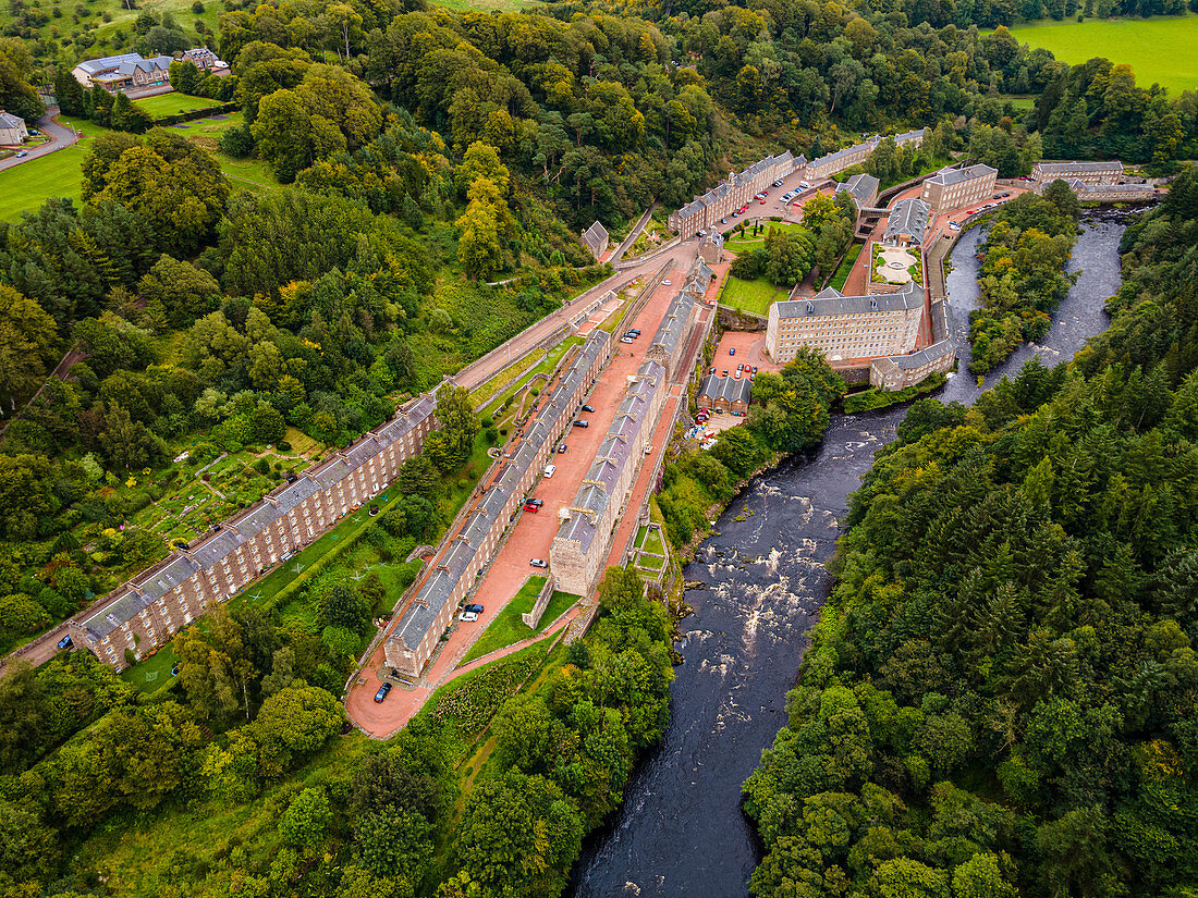 Blick auf die Industriestadt New Lanark, UNESCO-Weltkulturerbe, Schottland, Vereinigtes Königreich, Europa