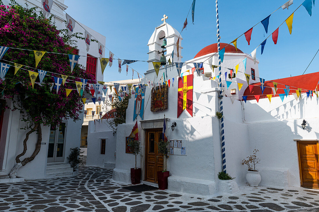 The white washed old town of Horta, Mykonos, Cyclades, Greek Islands, Greece, Europe