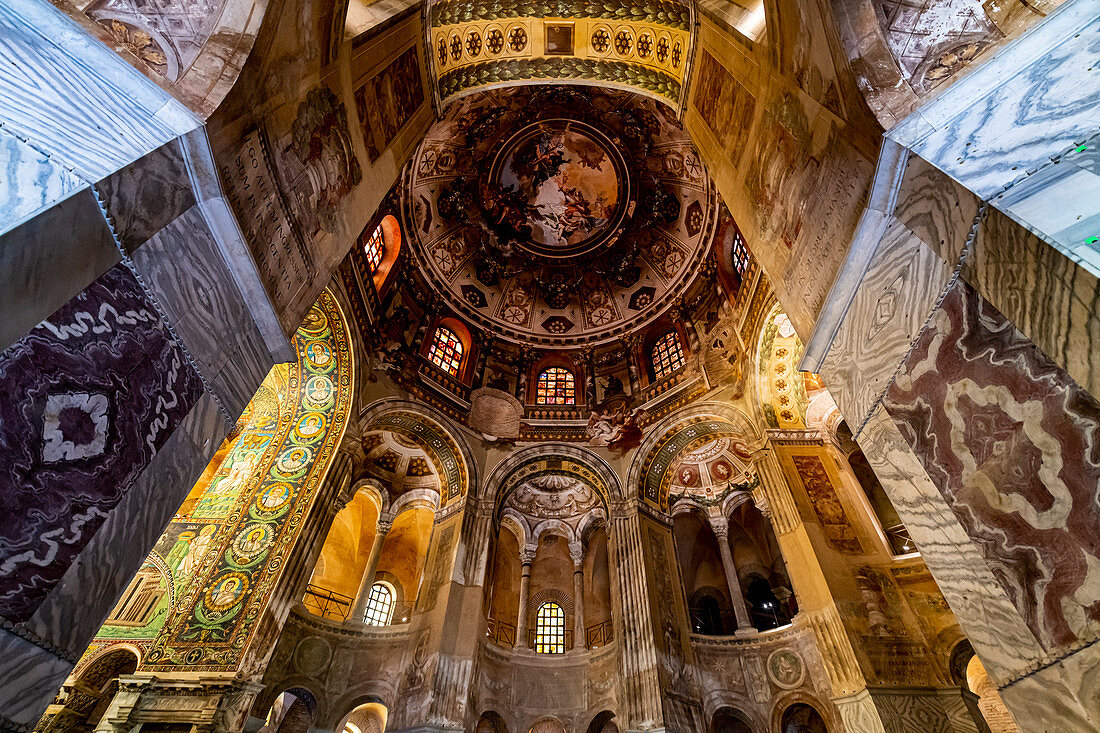 Beautiful mosaics in the Basilica di San Vitale, UNESCO World Heritage Site, Ravenna, Emilia-Romagna, Italy, Europe
