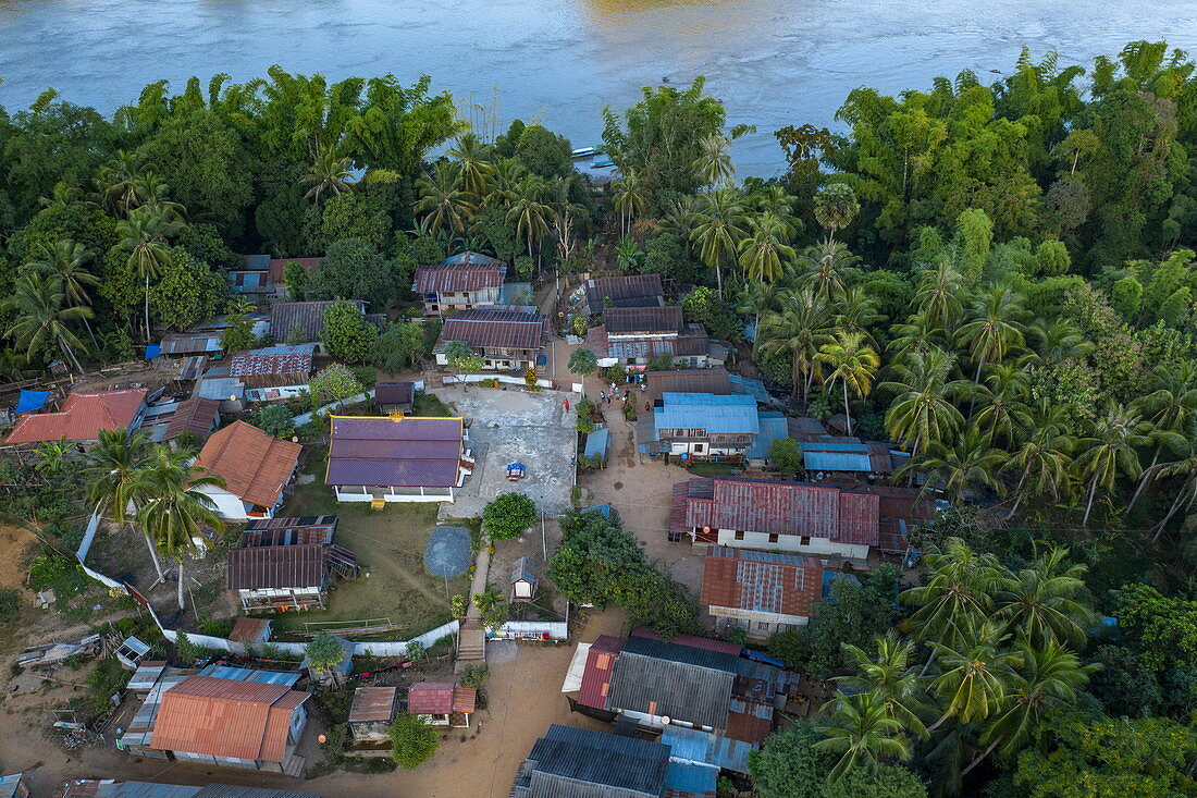 Aerial view of the village of Ban Muang Keo on the Mekong River, Ban Muang Keo, Chomphet District, Luang Prabang Province, Laos, Asia