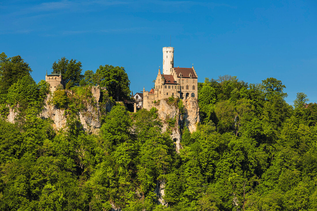 Schloss Lichtenstein bei Reutlingen, Schwäbischer Jura, Baden-Württemberg, Deutschland, Europa