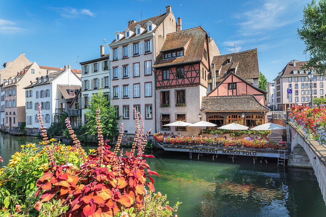 Restaurant am Fluss Ill, La Petite France, UNESCO-Weltkulturerbe, Straßburg, Elsass, Frankreich, Europa