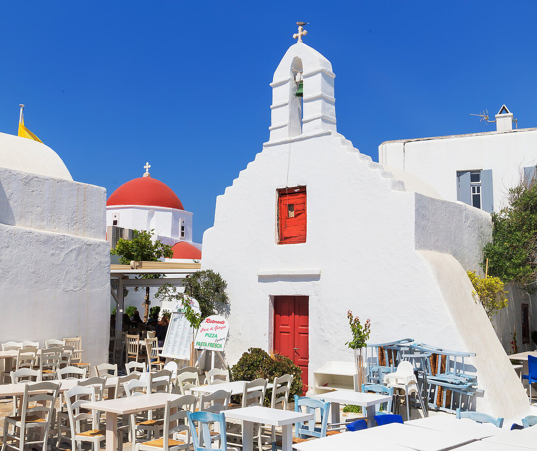 Outdoor restaurant, Mykonos Town, Mykonos, Cyclades Islands, Greek Islands, Greece, Europe