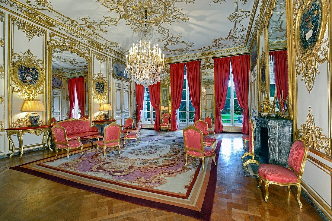 France, Paris, hotel Matignon, residence of prime minister, the Red room