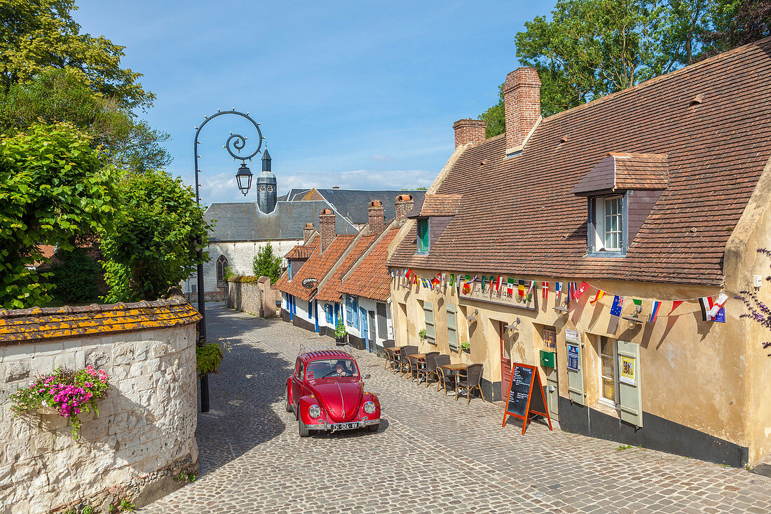 Frankreich, Pas de Calais, Montreuil sur Mer, malerische Straße mit niedrigen Häusern aus dem 15. Jahrhundert
